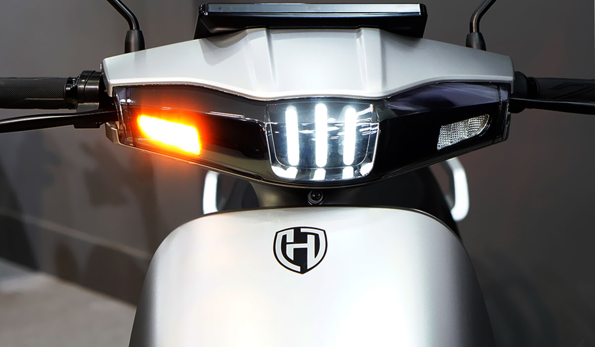 Đèn Led trợ sáng Honmaki X6R Pin Lithium nhập khẩu